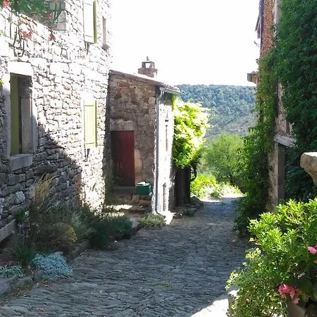 Naves Feriehus *